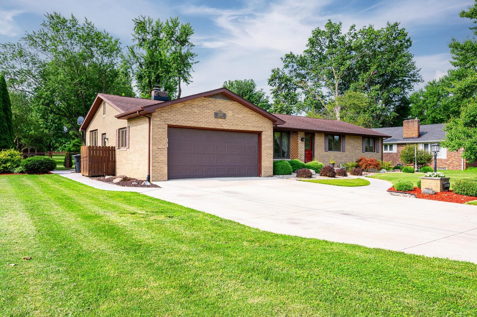 9507 Carriage Lane Fort Wayne, IN 46804 - Photo 2 of 36