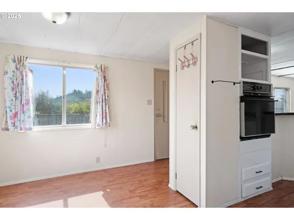 $299,900 | 1566 Laura Street, Springfield, OR 97477