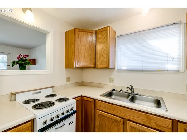 $299,900 | 1566 Laura Street, Springfield, OR 97477