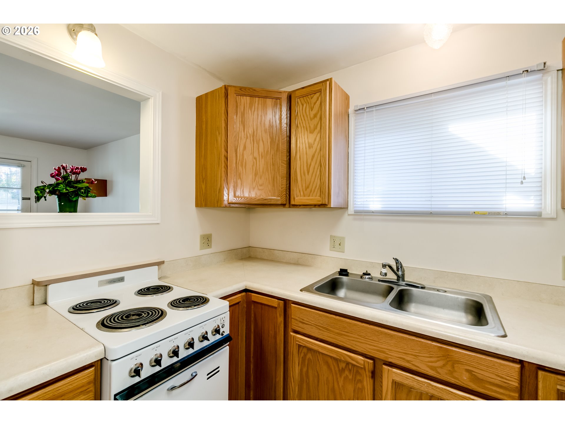 1566 Laura Street Springfield, OR 97477 - Photo 34 of 37