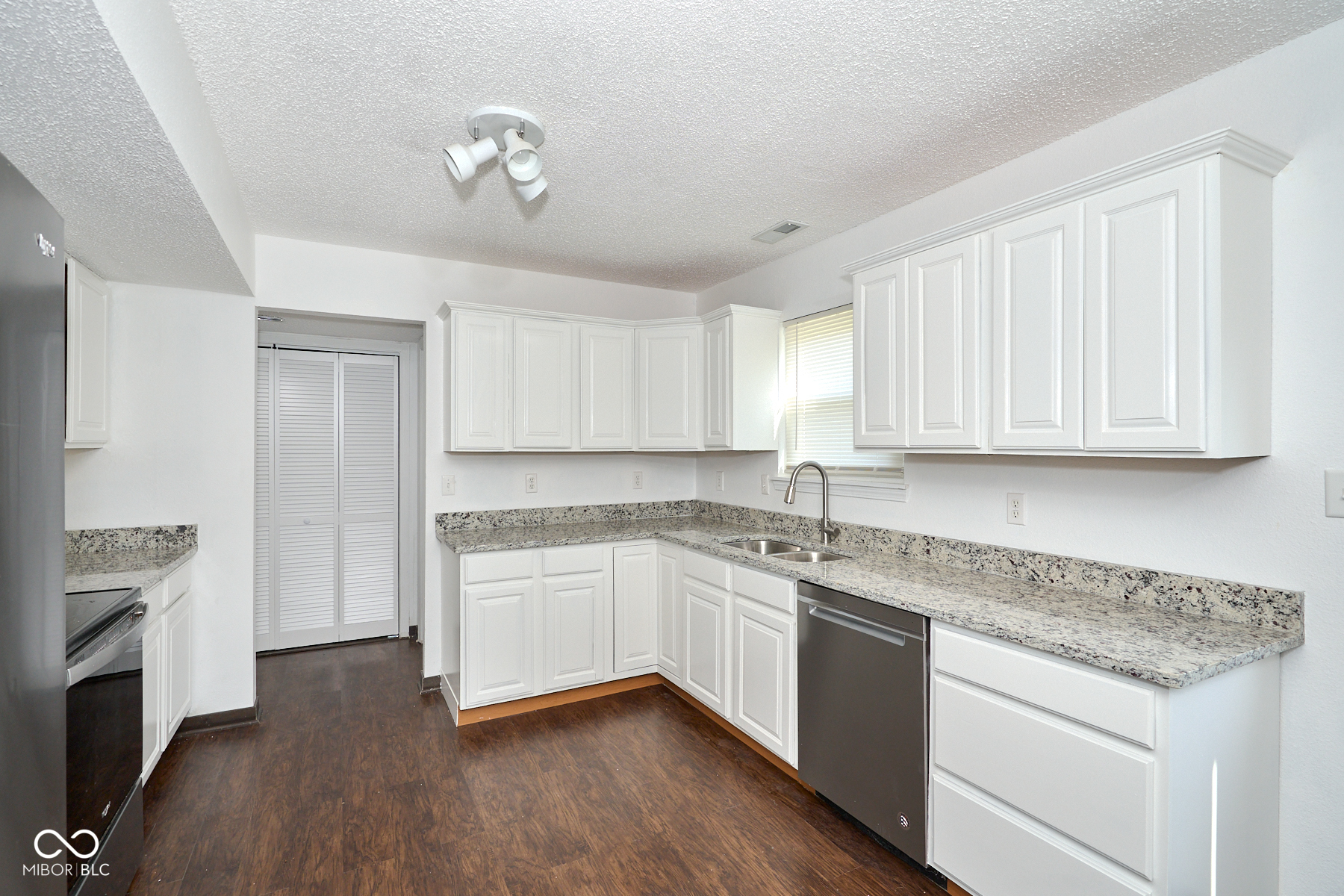 5424 Milhouse Road Indianapolis, IN 46221 - Photo 8 of 48 Gallery Image 8