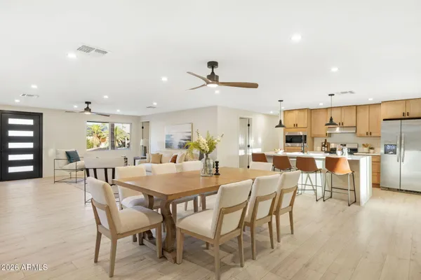 $689,000 | 13238 North 38th Place, Phoenix, AZ 85032
