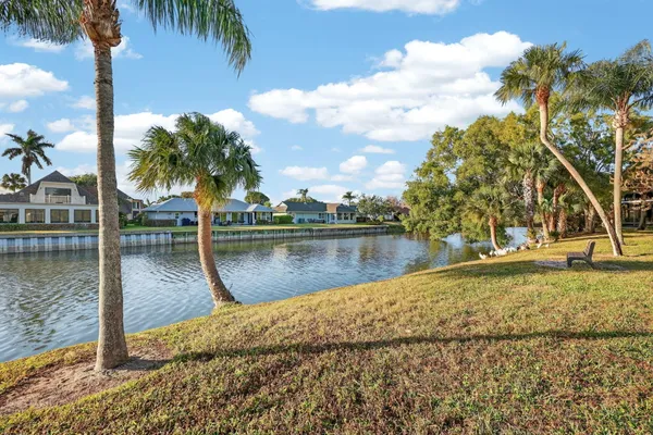 $355,000 | 6101 Southeast Landing Way, Unit 5, Stuart, FL 34997