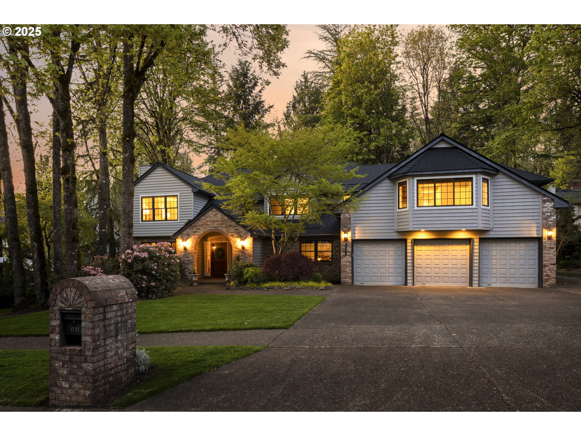 2757 Rivendell Road Lake Oswego, OR 97034 - Photo 2 of 46 Gallery Image 2