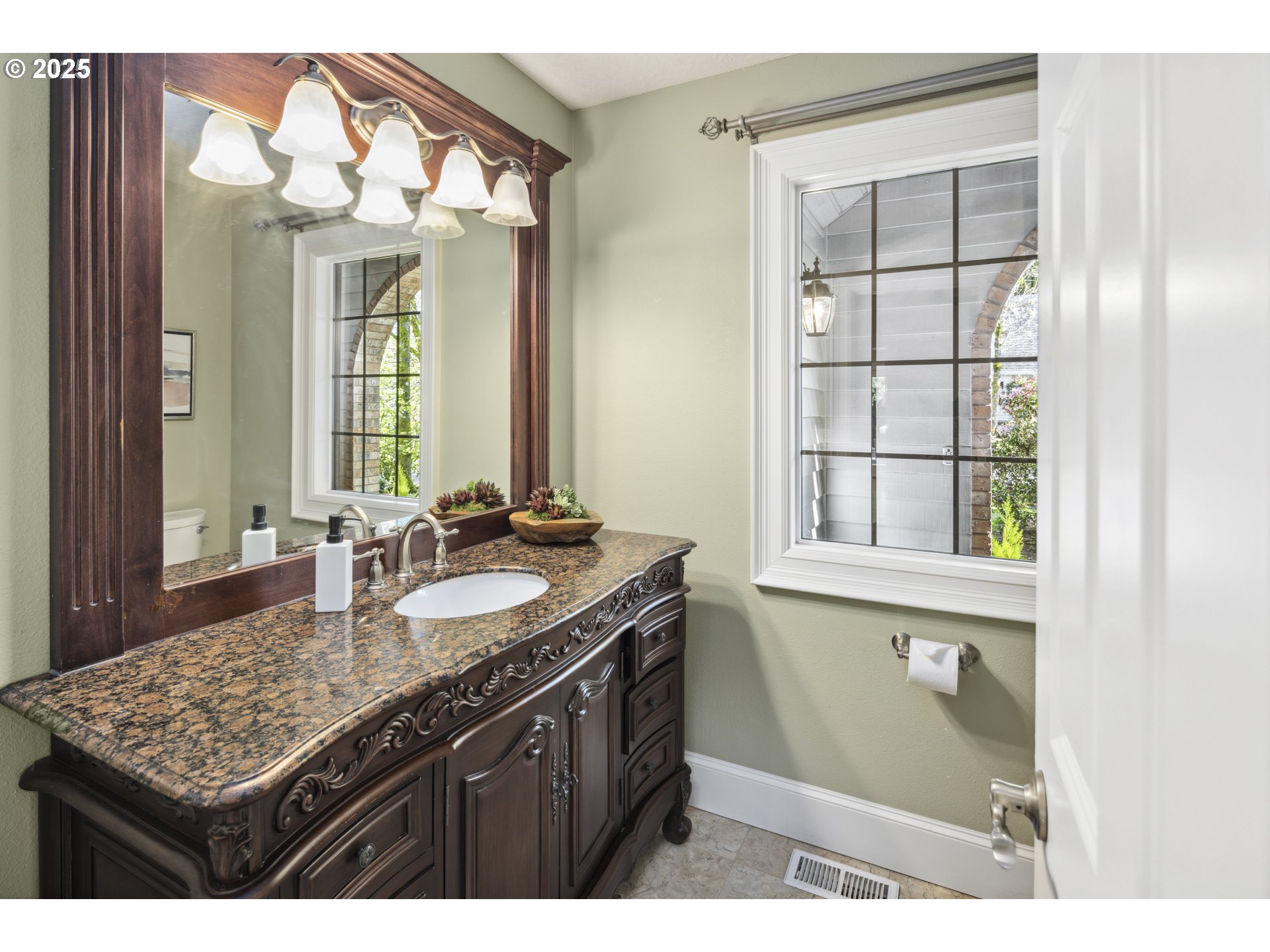 2757 Rivendell Road Lake Oswego, OR 97034 - Photo 23 of 46 Gallery Image 23