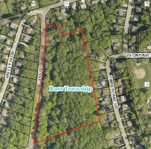 a view of a backyard of the house