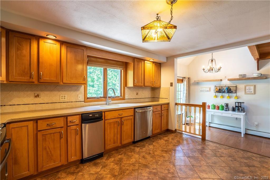 39 Winslow Road Cheshire, CT 06410 - Photo 11 of 39