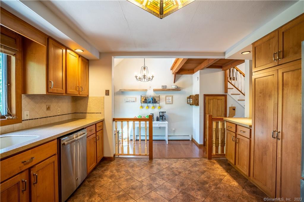 39 Winslow Road Cheshire, CT 06410 - Photo 12 of 39