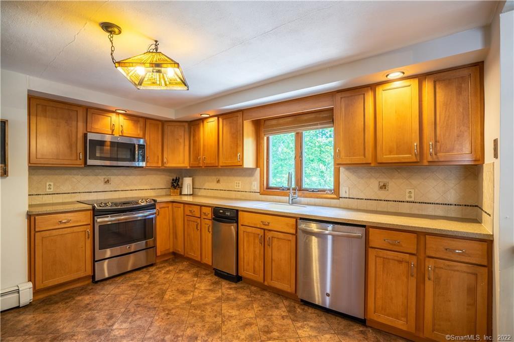 39 Winslow Road Cheshire, CT 06410 - Photo 9 of 39