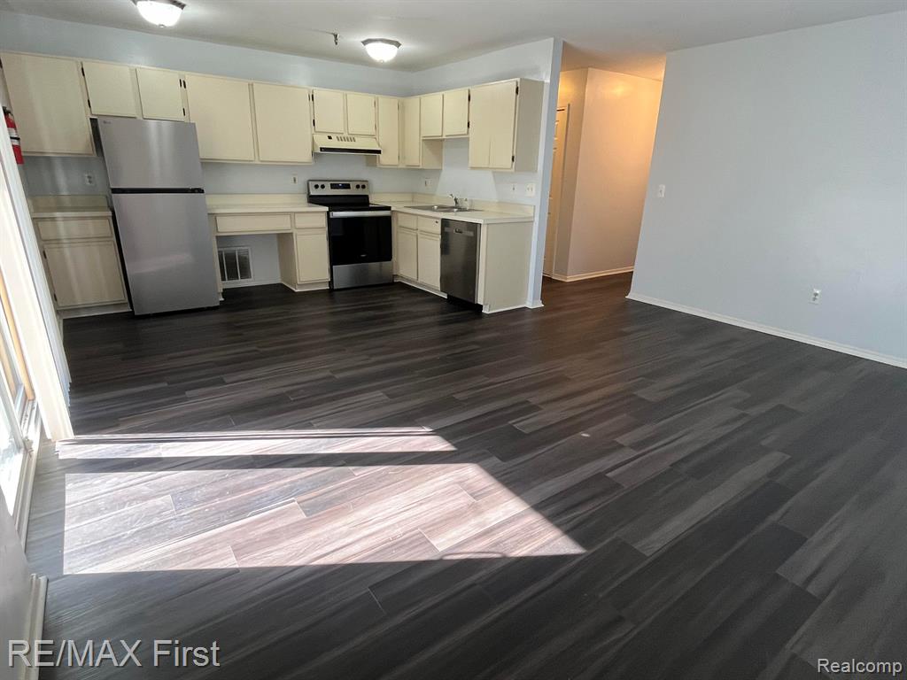 286 East Thirteen Mile Road, Unit 101 Madison Heights, MI 48071 - Photo 5 of 18