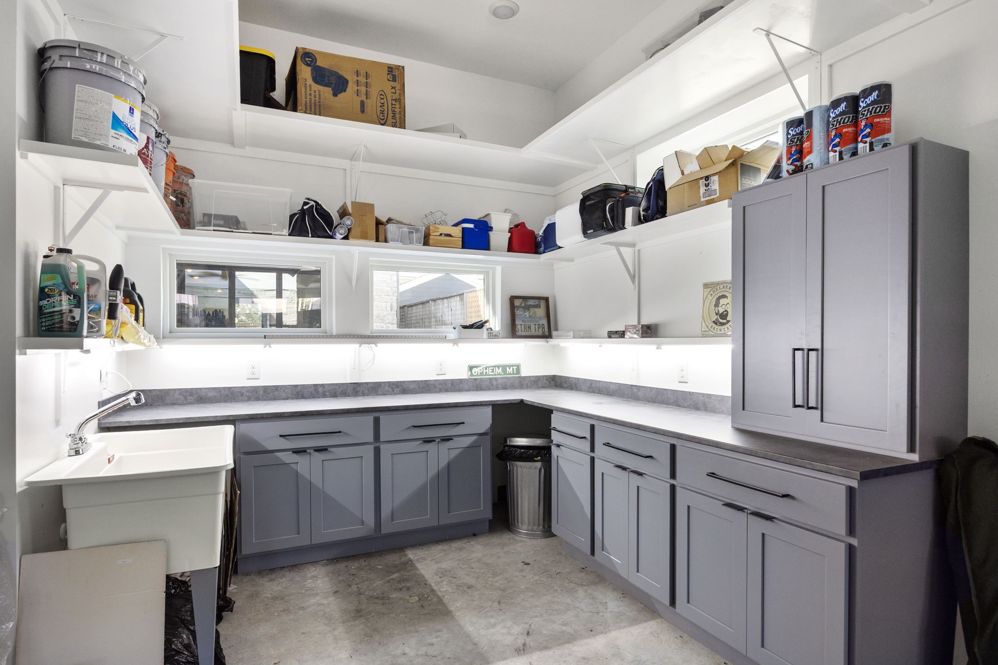 424 Redan Street Houston, TX 77009 - Photo 44 of 47 Work station in 3 car garage. Behind the pool bathroom.