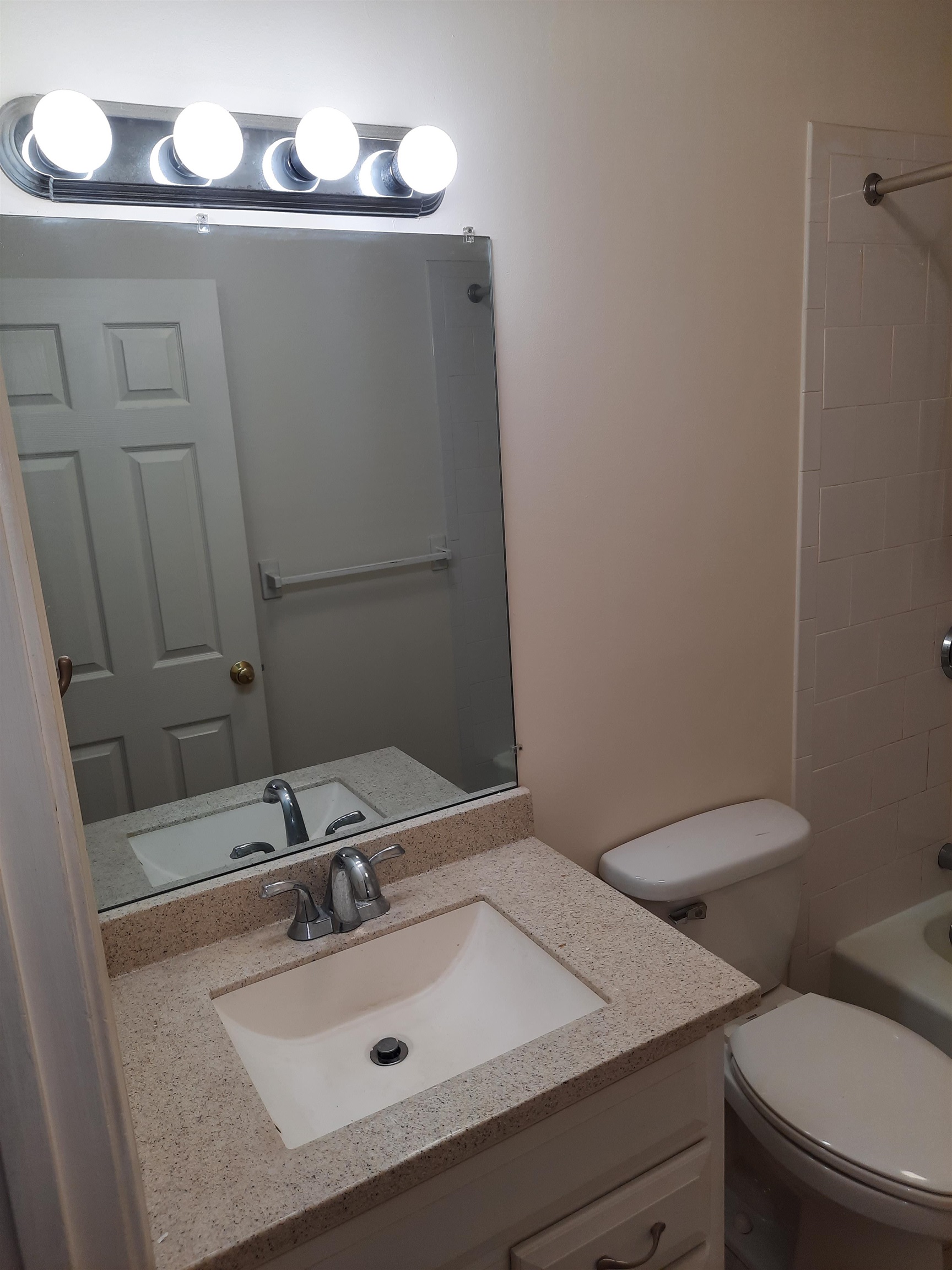 14 Strawberry Bank Road, Unit 7 Nashua, NH 03062 - Photo 3 of 13