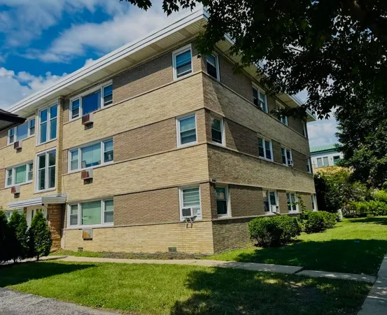 $2,000 | 929 South Oak Park Avenue, Unit 1SW, Oak Park, IL 60304