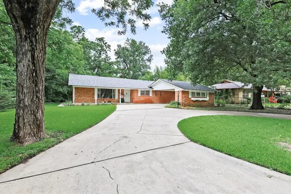 $249,000 | 111 West Tennie Street, Gainesville, TX 76240
