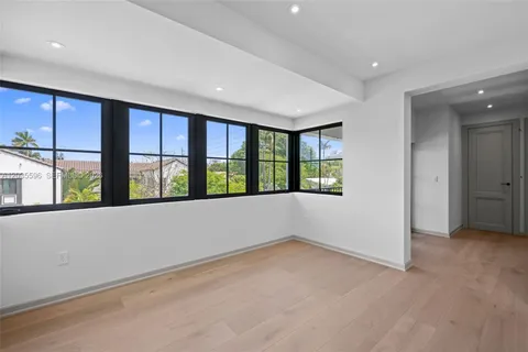 $6,995,000 | 5262 La Gorce Drive, Miami Beach, FL 33140