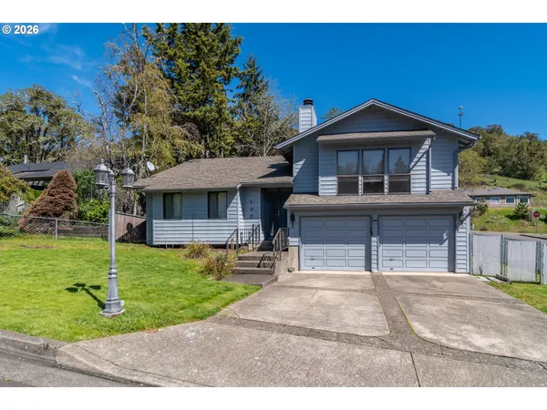 $459,000 | 107 Woodoak Drive, Roseburg, OR 97471
