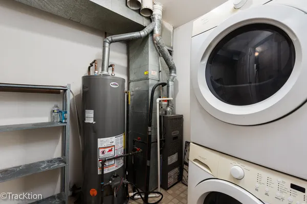 $2,000 | 549 East Shag Bark Lane, Unit E, Streamwood, IL 60107