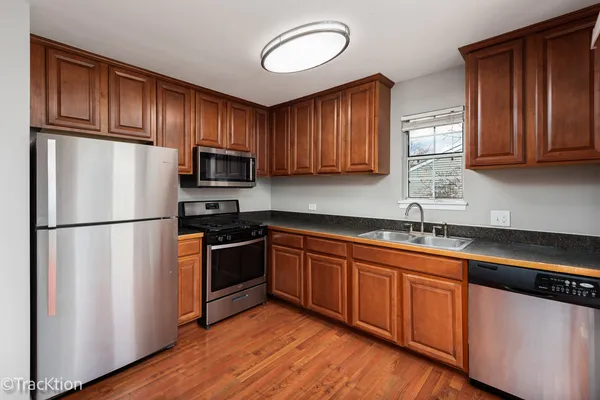 $2,000 | 549 East Shag Bark Lane, Unit E, Streamwood, IL 60107