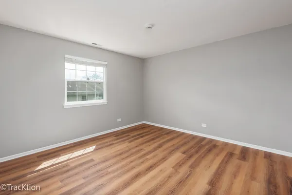 $2,000 | 549 East Shag Bark Lane, Unit E, Streamwood, IL 60107