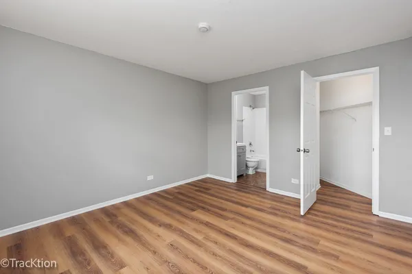 $2,000 | 549 East Shag Bark Lane, Unit E, Streamwood, IL 60107