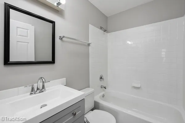 $2,000 | 549 East Shag Bark Lane, Unit E, Streamwood, IL 60107