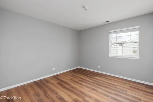 $2,000 | 549 East Shag Bark Lane, Unit E, Streamwood, IL 60107