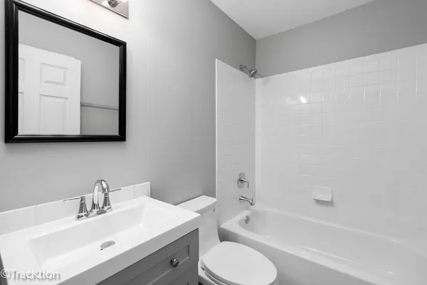 $2,000 | 549 East Shag Bark Lane, Unit E, Streamwood, IL 60107