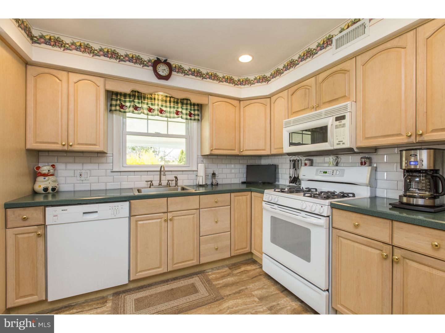 1038 Anna Road Huntingdon Valley, PA 19006 - Photo 5 of 25 Kitchen