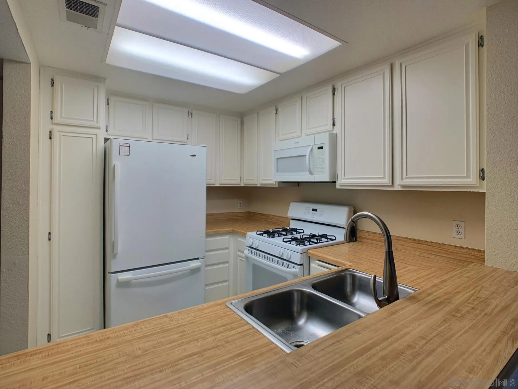 2962 Alanwood Court Spring Valley, CA 91978 - Photo 10 of 39