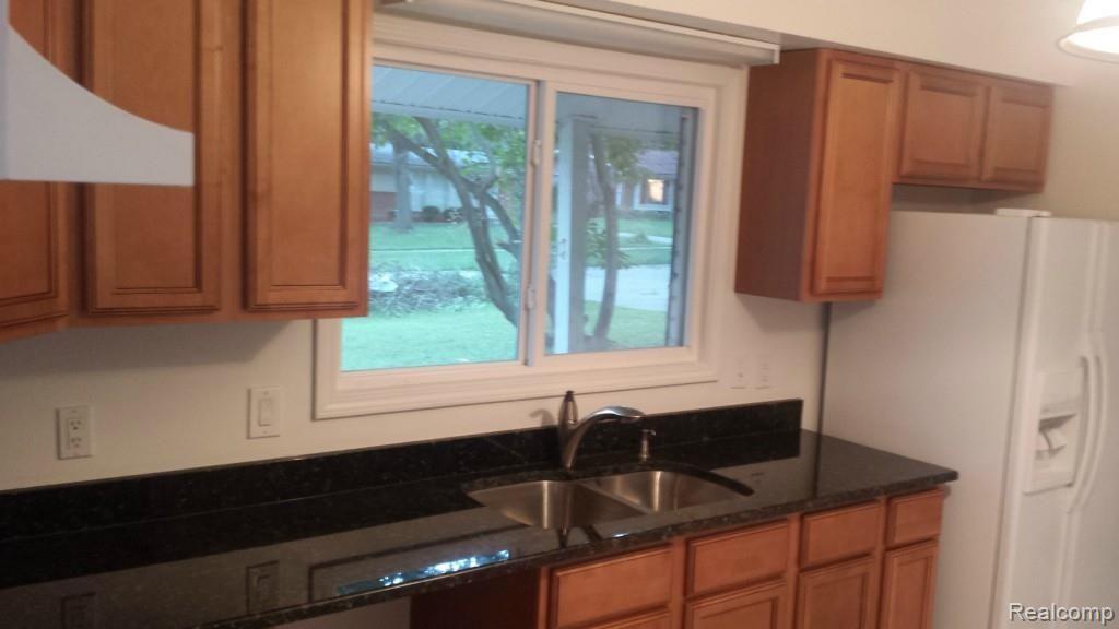 29766 Fall River Road Southfield, MI 48076 - Photo 2 of 7 20140907_192042.jpg