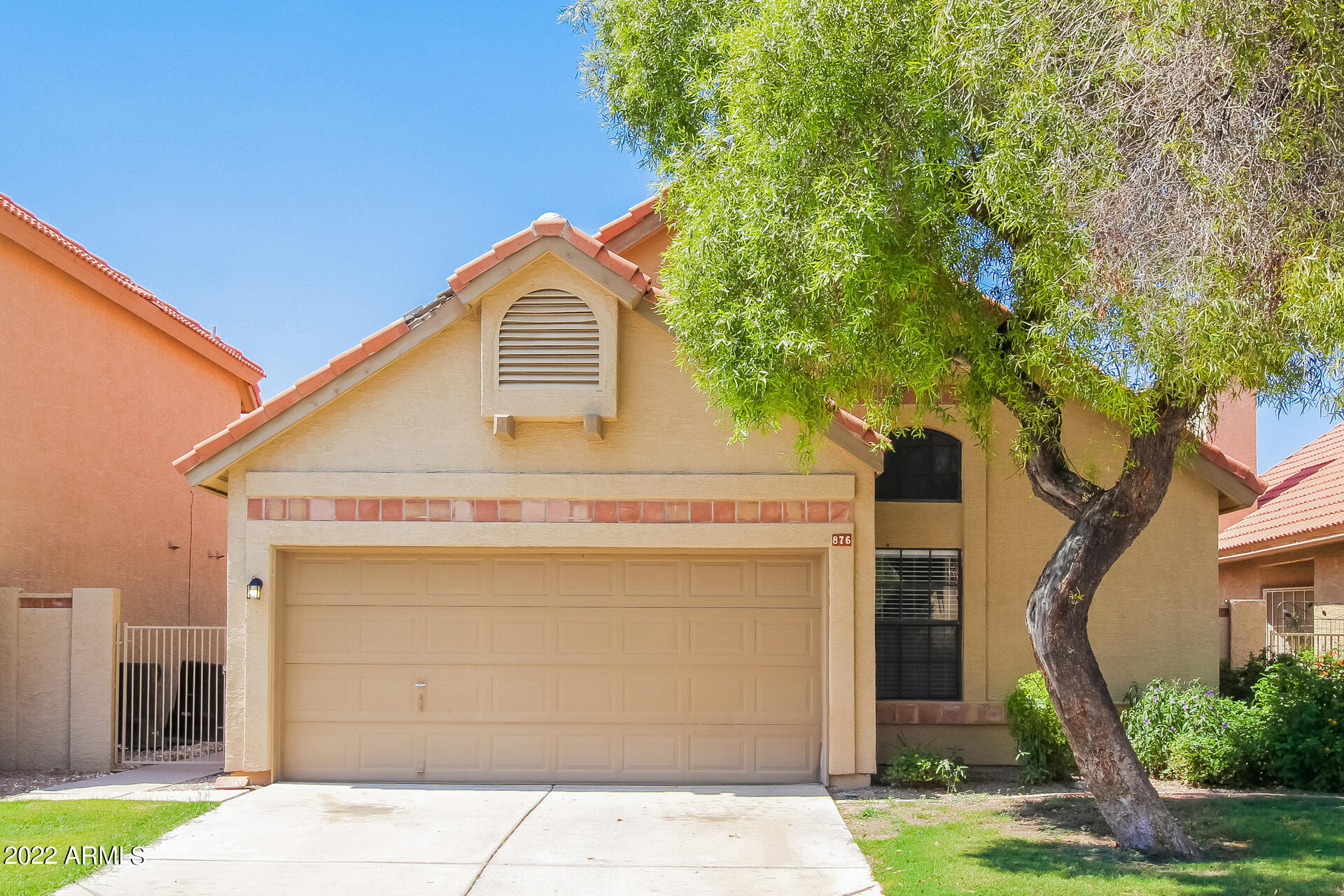 000-photo-front-view-11776096