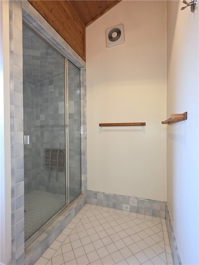 614 Lane Yreka, CA 96097 - Photo 21 of 39 a bathroom with a shower