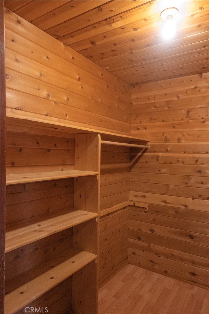 614 Lane Yreka, CA 96097 - Photo 26 of 39 a view of walk in closet