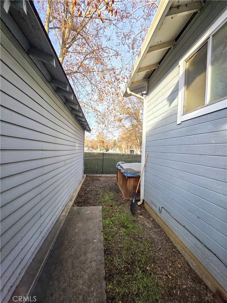 614 Lane Yreka, CA 96097 - Photo 31 of 39 a view of a back yard of the house