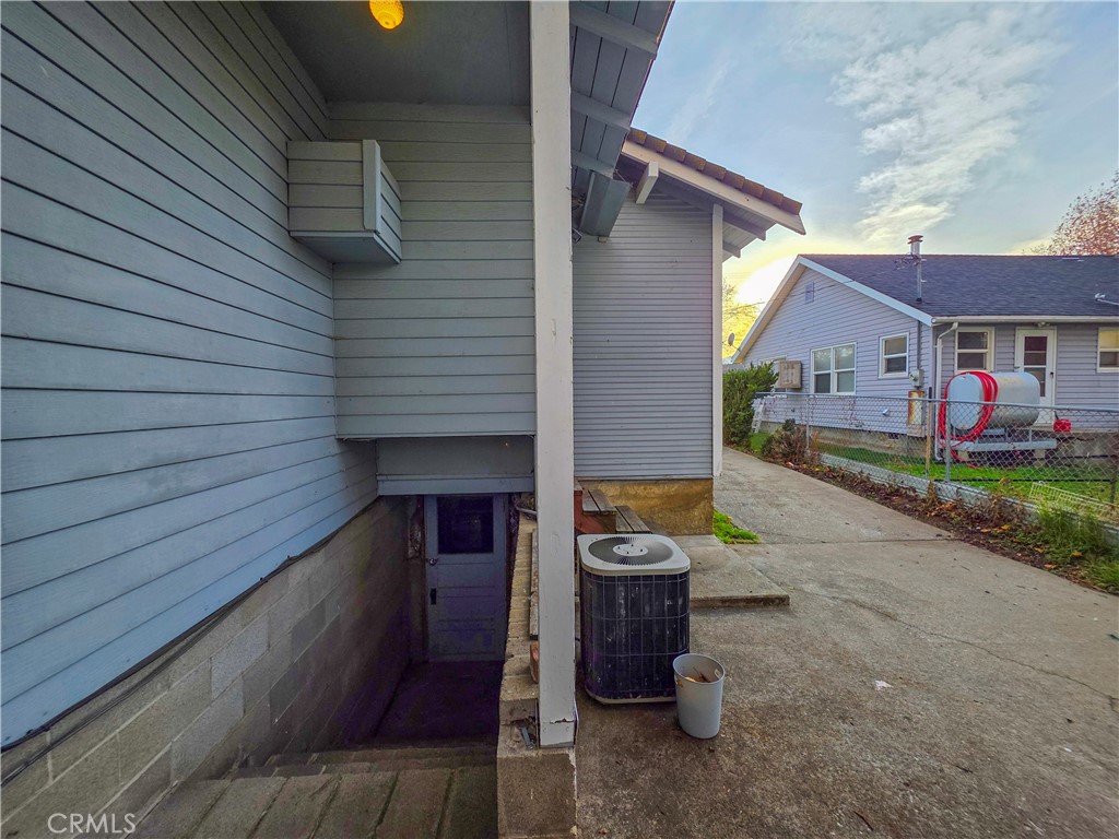 614 Lane Yreka, CA 96097 - Photo 32 of 39 a view of a house with a patio