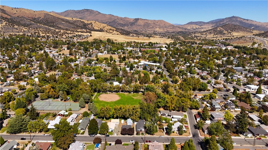 614 Lane Yreka, CA 96097 - Photo 36 of 39 an aerial view of residential houses and outdoor space