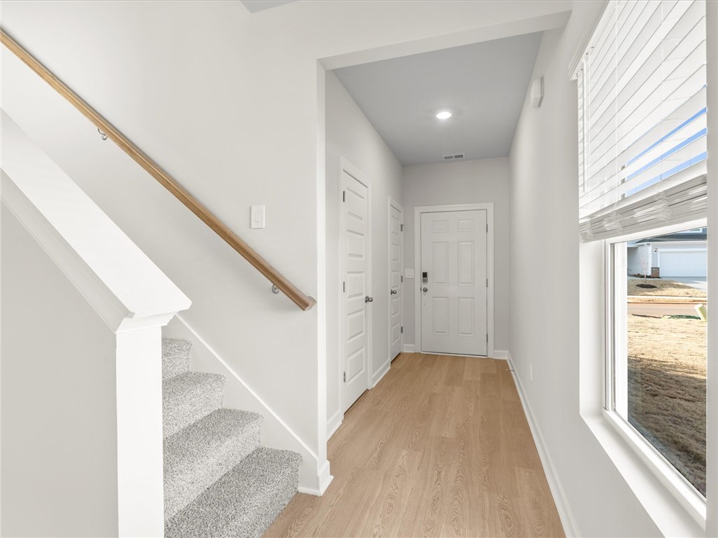 570 Dallington Drive Wellford, SC 29385 - Photo 2 of 32