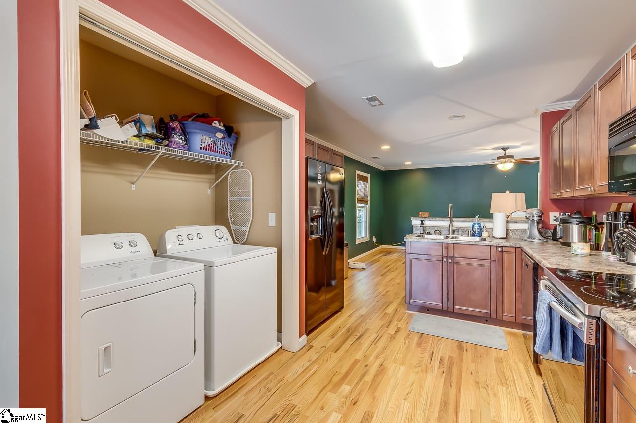 1146 East Lee Road Taylors, SC 29687 - Photo 12 of 32 Gallery Image 12