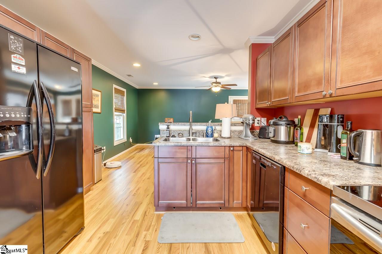 1146 East Lee Road Taylors, SC 29687 - Photo 9 of 32 Gallery Image 9