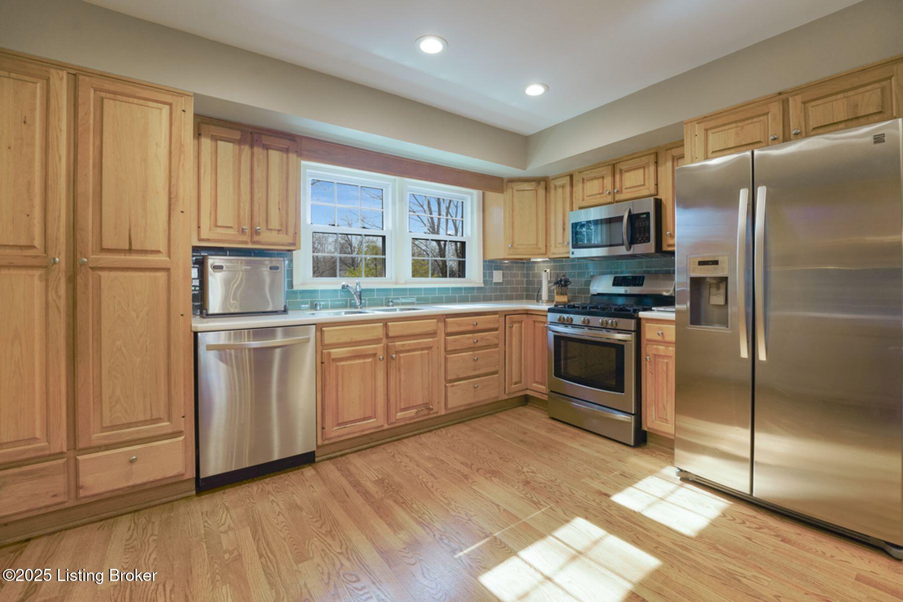 6110 Rodes Drive Northfield, KY 40222 - Photo 12 of 46 photo_online_013
