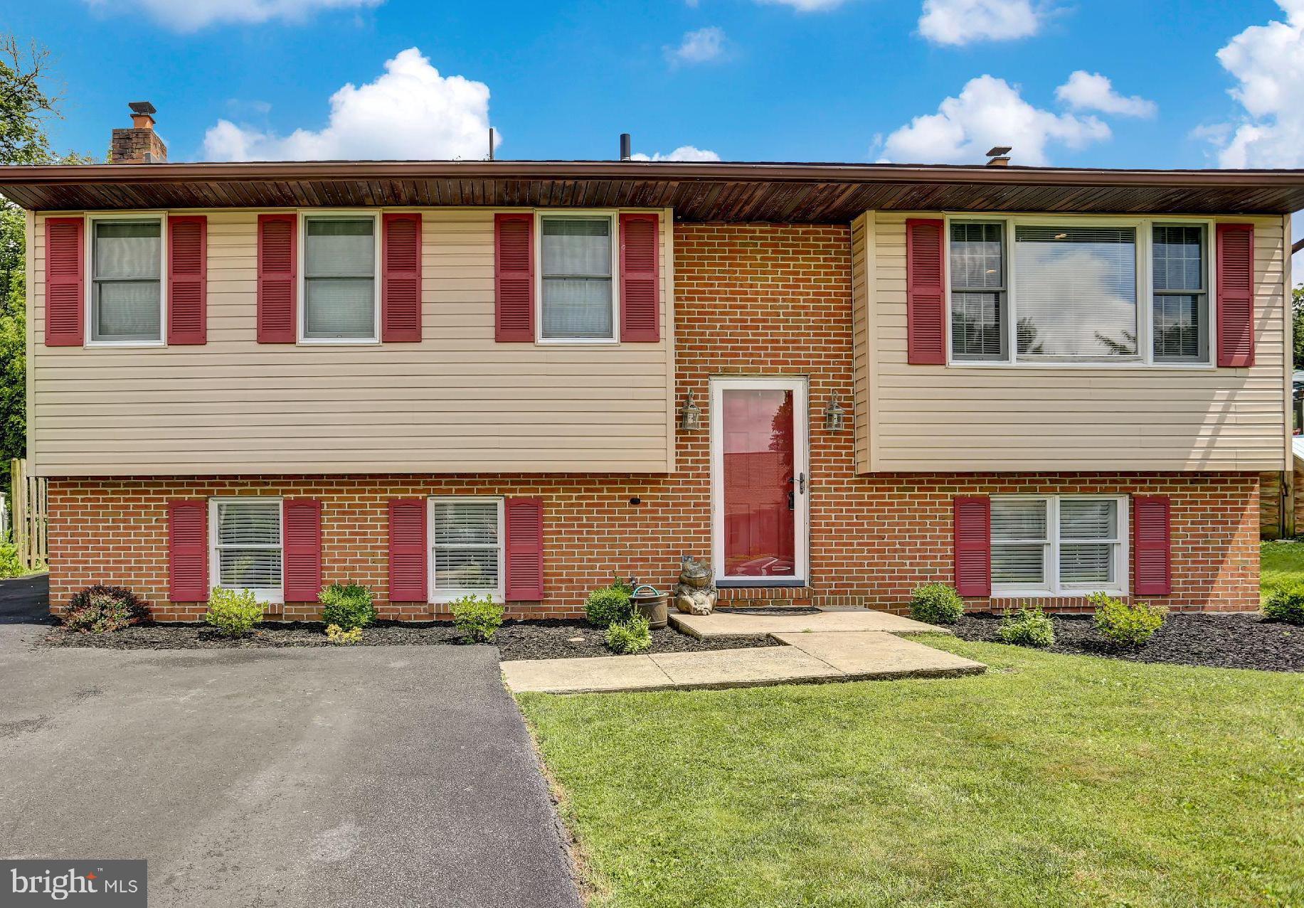 722 Tamarack Trail Reading, PA 19607 - Photo 2 of 30