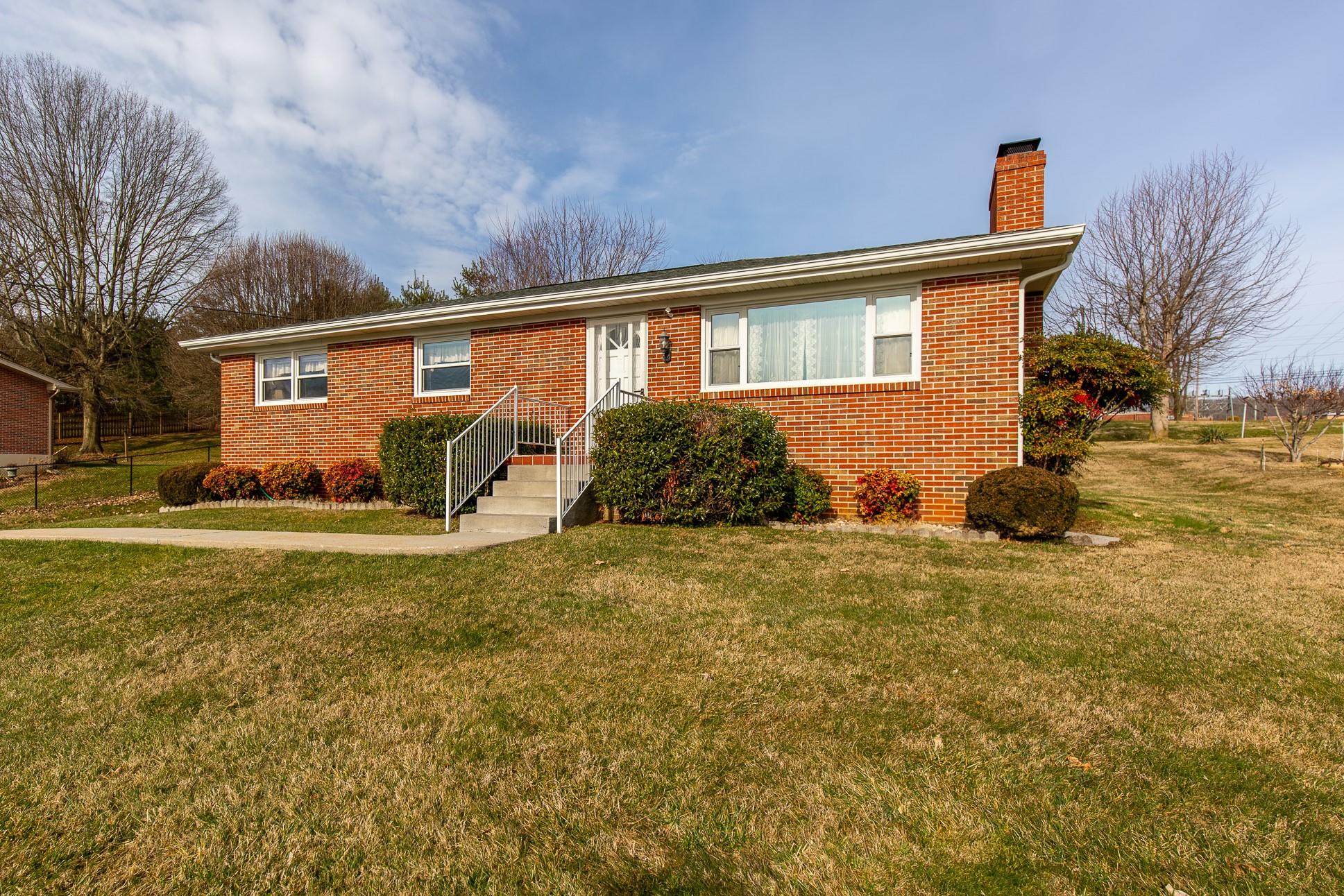 308 Lynfield Road Bristol, TN 37620 - Photo 1 of 24 2 edited