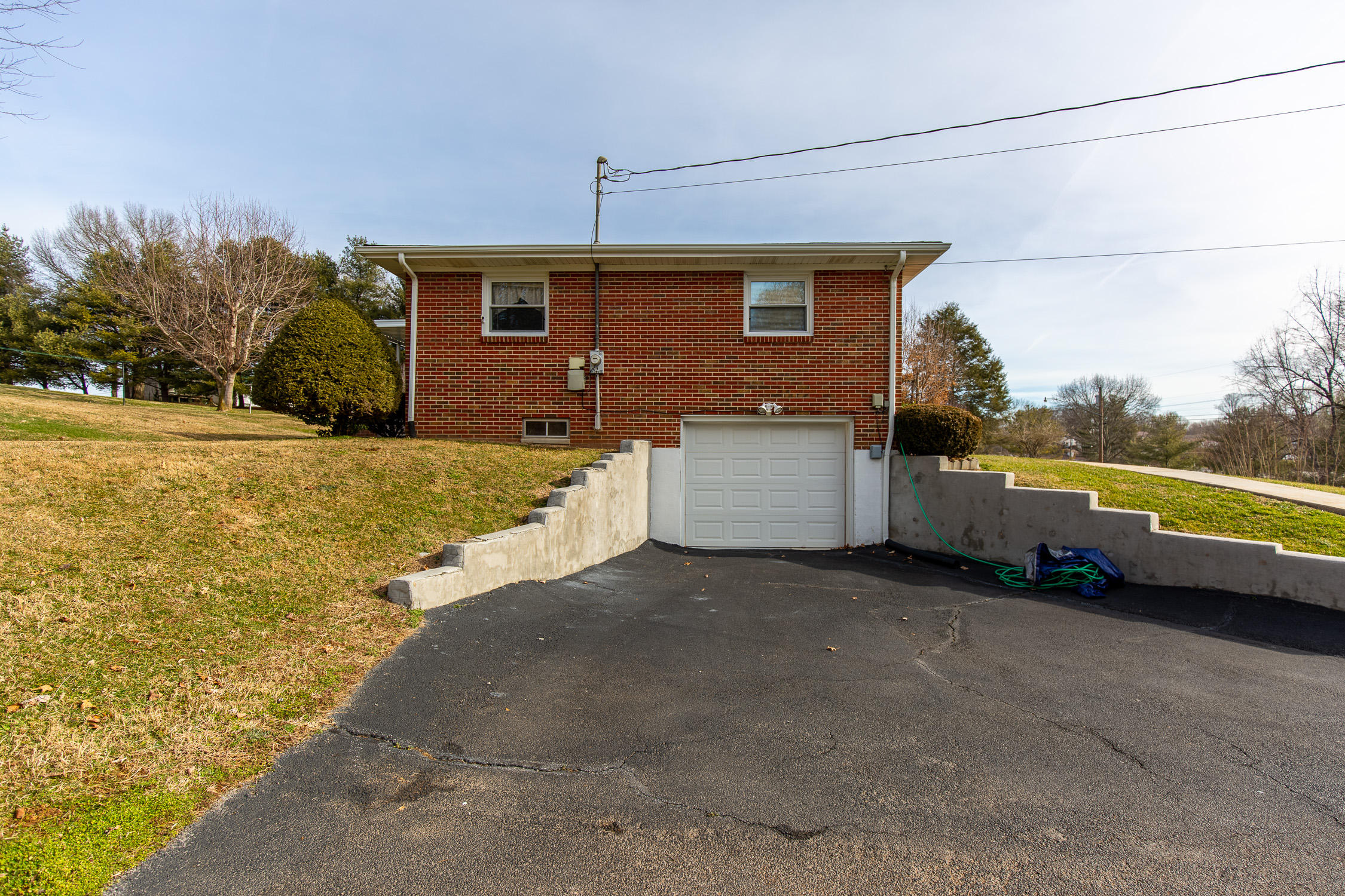 308 Lynfield Road Bristol, TN 37620 - Photo 4 of 24 7