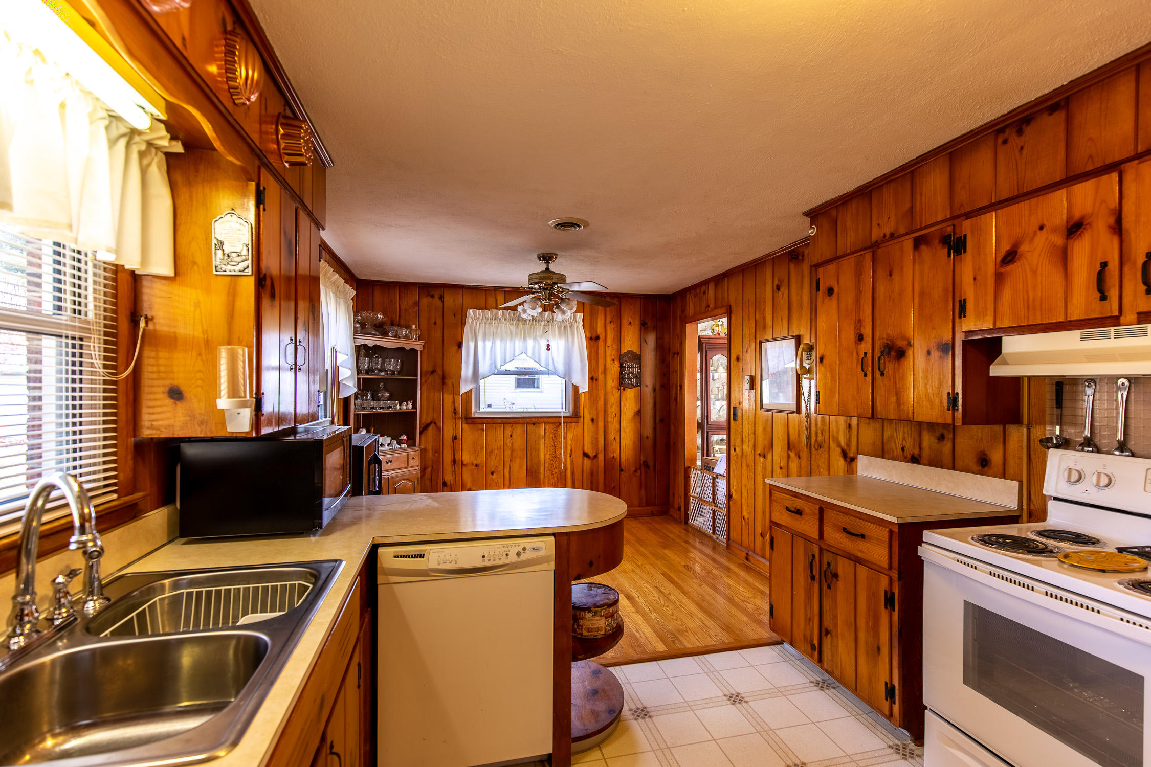 308 Lynfield Road Bristol, TN 37620 - Photo 9 of 24 32