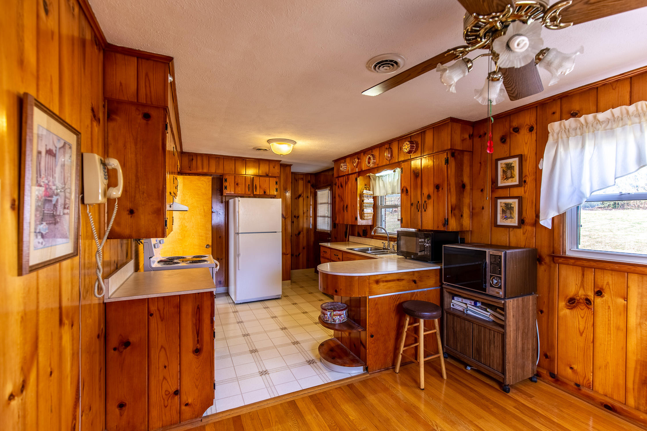 308 Lynfield Road Bristol, TN 37620 - Photo 10 of 24 34