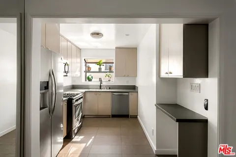 $445,000 | 1330 North Crescent Heights Boulevard, Unit 2, West Hollywood, CA 90046