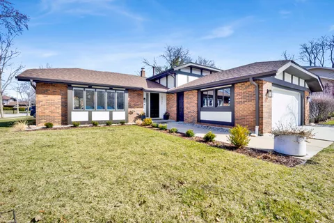 $599,000 | 5731 Doe Circle, Westmont, IL 60559