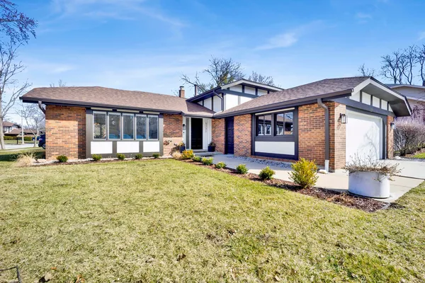 $599,000 | 5731 Doe Circle, Westmont, IL 60559