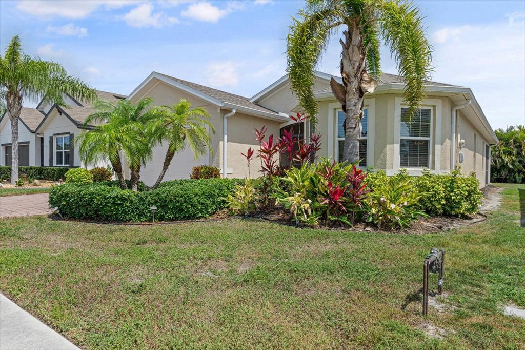 8932 Excelsior Place Venice, FL 34293 - Photo 33 of 43 a front view of a house with a garden