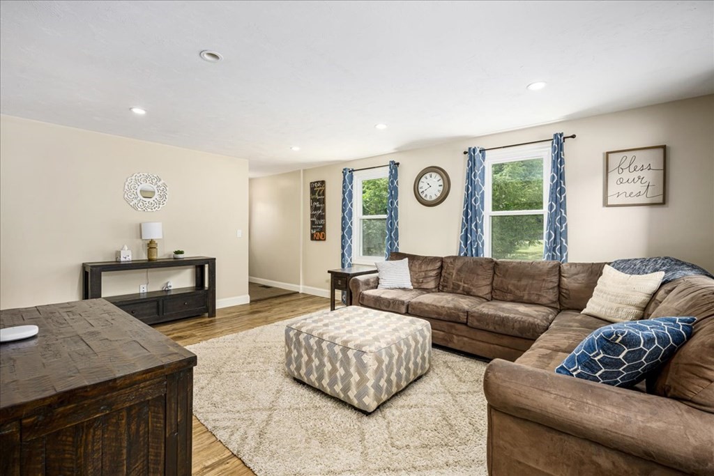 27 Meadowbrook Road Auburn, MA 01501 - Photo 11 of 37 Gallery Image 11